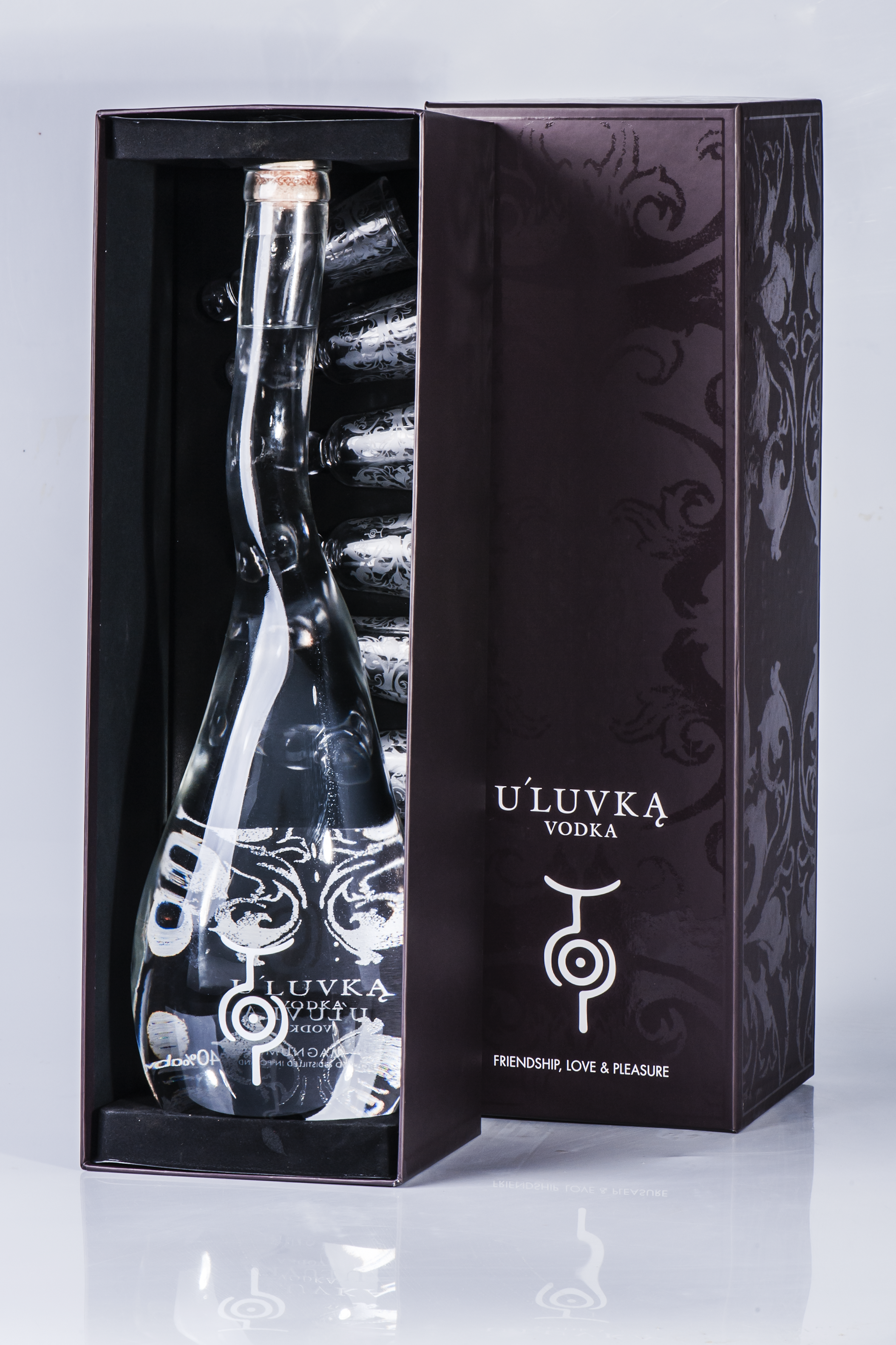 Wódka U’LUVKA MAGNUM 1,75l 40% GB ze szklanką